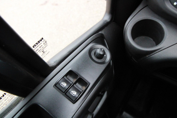Iveco Daily 35S21H 3.0 410 / Automaat / Dubbel cabine / L4 / 6 persoons / Trekhaak / 3500 trekgewicht