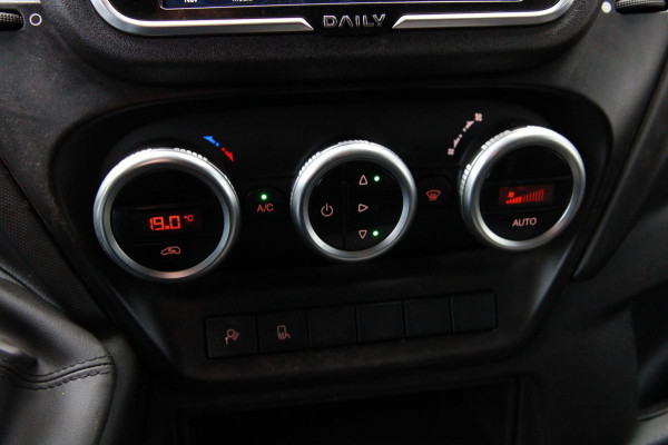 Iveco Daily 35S21H 3.0 410 / Automaat / Dubbel cabine / L4 / 6 persoons / Trekhaak / 3500 trekgewicht