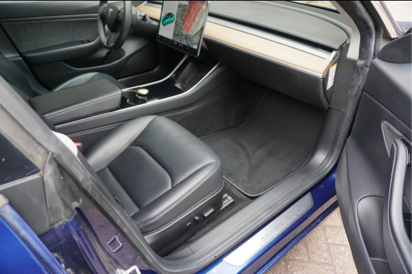 Tesla Model 3 Long Range AWD 75 kWh Dual Motor Battery New 9/2025 via Tesla | BTW | 351 pk | Panorama | Premium Audio | Auto Pilot | Leer | 19inch sportvelgen Tesla Model 3 Long Range AWD 75 kWh Dual Motor Battery New 9/2025 via Tesla | BTW | 351 pk | Panorama | Premium Audio | Auto Pilot | Leer | 19inch sportvelgen