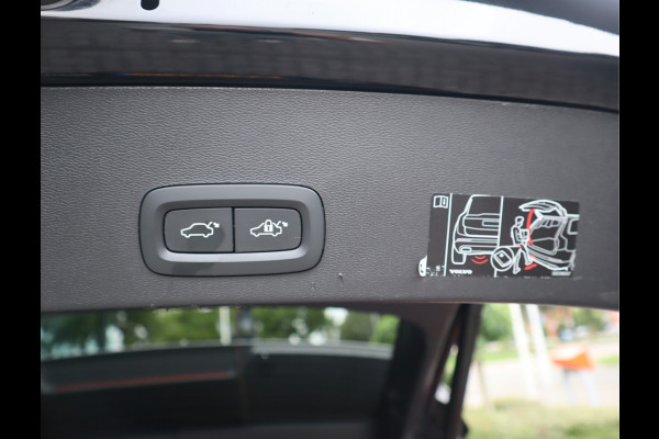 Volvo XC40 Recharge P8 AWD R-Design / SOH 92%