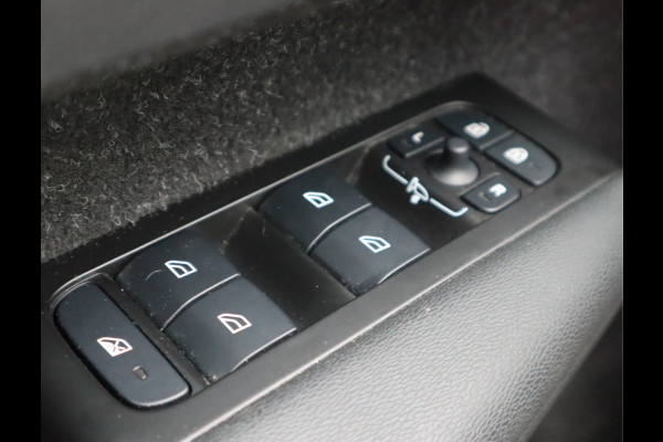 Volvo XC40 Recharge P8 AWD R-Design / SOH 92%