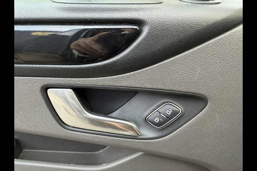 Ford Transit Custom 300 2.0 TDCI 130PK EURO 6 L2H1 Limited Automaat/CarPlay/trekhaak Ford Transit Custom 300 2.0 TDCI 130PK EURO 6 L2H1 Limited Automaat/CarPlay/trekhaak