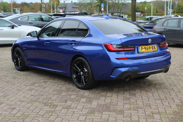 BMW 3-serie 320e Business Ed. M Sport / Camera / Leder / Harman Kardon / 19'' / CarPlay / DAB / Cruise Control
