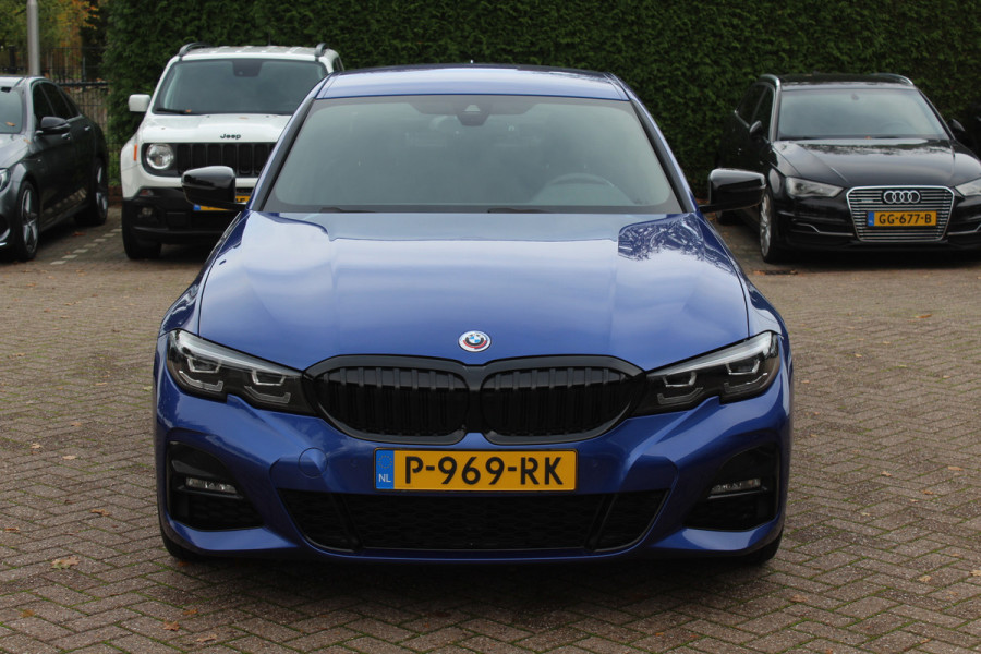 BMW 3-serie 320e Business Ed. M Sport / Camera / Leder / Harman Kardon / 19'' / CarPlay / DAB / Cruise Control