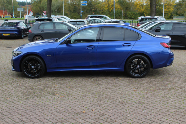 BMW 3-serie 320e Business Ed. M Sport / Camera / Leder / Harman Kardon / 19'' / CarPlay / DAB / Cruise Control