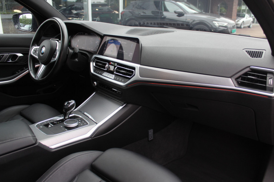 BMW 3-serie 320e Business Ed. M Sport / Camera / Leder / Harman Kardon / 19'' / CarPlay / DAB / Cruise Control