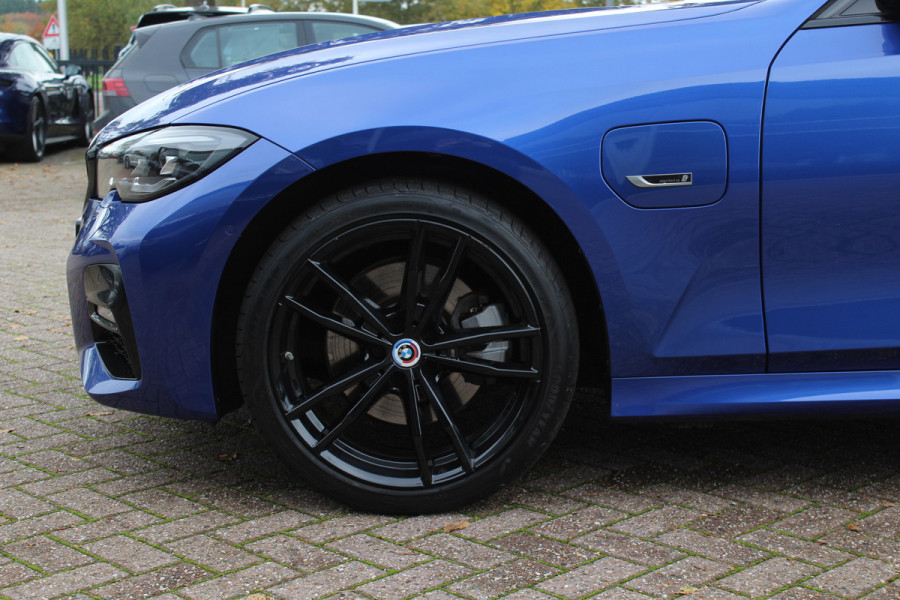 BMW 3-serie 320e Business Ed. M Sport / Camera / Leder / Harman Kardon / 19'' / CarPlay / DAB / Cruise Control