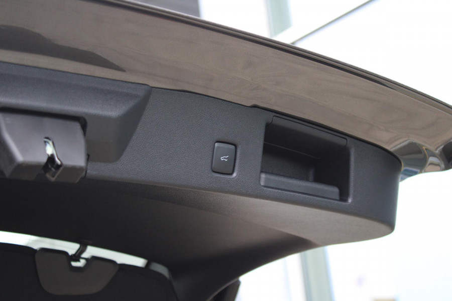 Ford Kuga 2.5 PHEV ST-Line X | Voorraad! | Panorama Dak | Elektrische Trekhaak | Winterpack | Matrix LED | Adaptive Cruise Control |