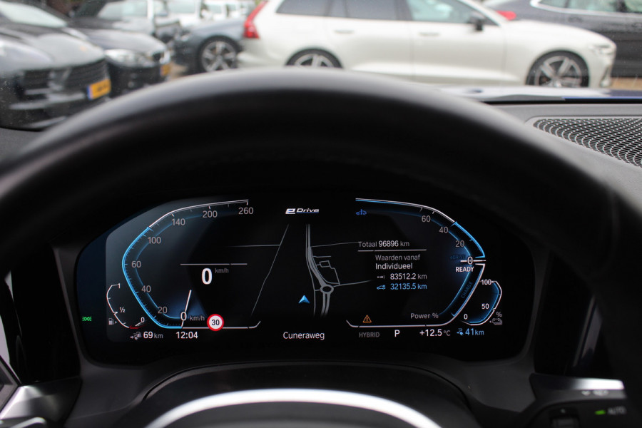 BMW 3-serie 320e Business Ed. M Sport / Camera / Leder / Harman Kardon / 19'' / CarPlay / DAB / Cruise Control