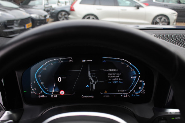 BMW 3-serie 320e Business Ed. M Sport / Camera / Leder / Harman Kardon / 19'' / CarPlay / DAB / Cruise Control