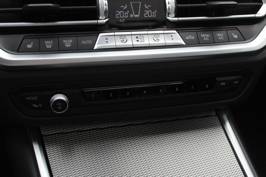 BMW 3-serie 320e Business Ed. M Sport / Camera / Leder / Harman Kardon / 19'' / CarPlay / DAB / Cruise Control