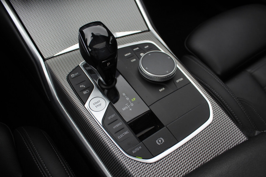 BMW 3-serie 320e Business Ed. M Sport / Camera / Leder / Harman Kardon / 19'' / CarPlay / DAB / Cruise Control