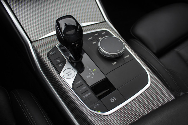 BMW 3-serie 320e Business Ed. M Sport / Camera / Leder / Harman Kardon / 19'' / CarPlay / DAB / Cruise Control