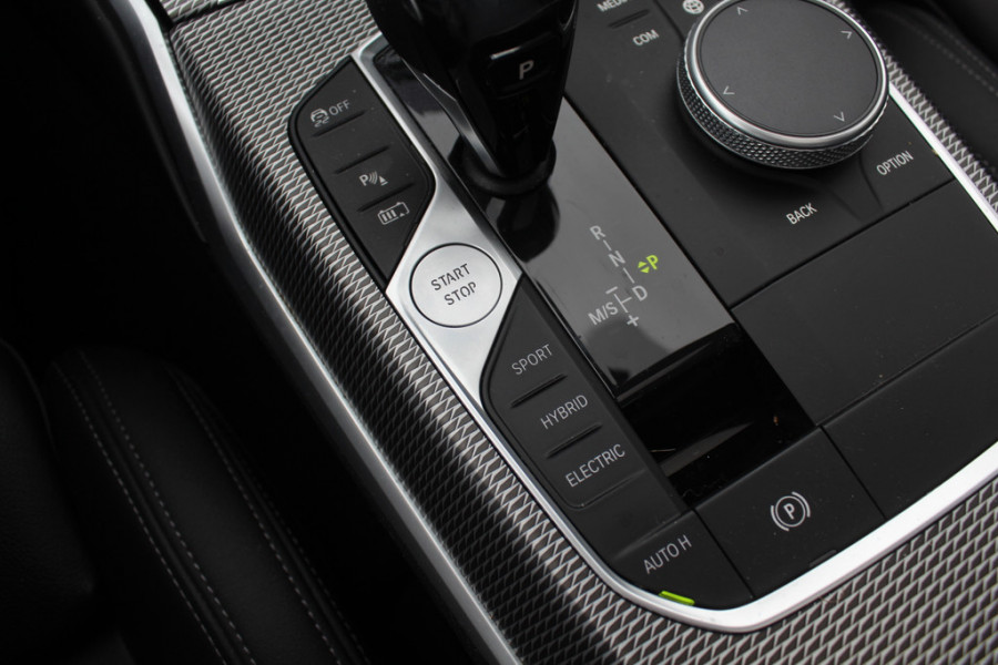 BMW 3-serie 320e Business Ed. M Sport / Camera / Leder / Harman Kardon / 19'' / CarPlay / DAB / Cruise Control