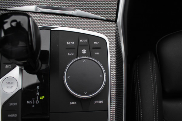 BMW 3-serie 320e Business Ed. M Sport / Camera / Leder / Harman Kardon / 19'' / CarPlay / DAB / Cruise Control