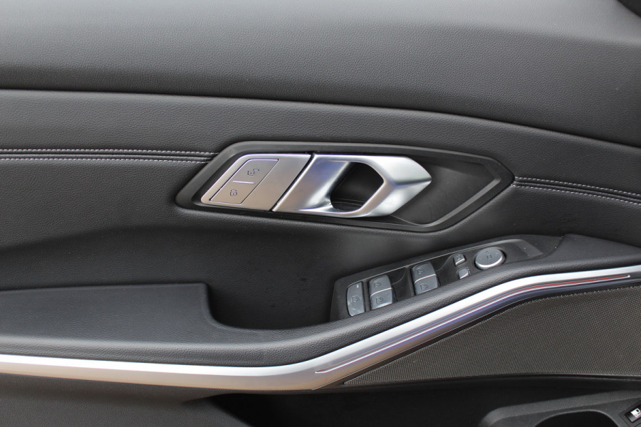 BMW 3-serie 320e Business Ed. M Sport / Camera / Leder / Harman Kardon / 19'' / CarPlay / DAB / Cruise Control