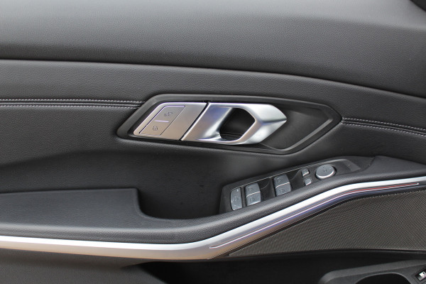 BMW 3-serie 320e Business Ed. M Sport / Camera / Leder / Harman Kardon / 19'' / CarPlay / DAB / Cruise Control
