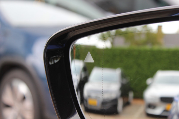 BMW 3-serie 320e Business Ed. M Sport / Camera / Leder / Harman Kardon / 19'' / CarPlay / DAB / Cruise Control