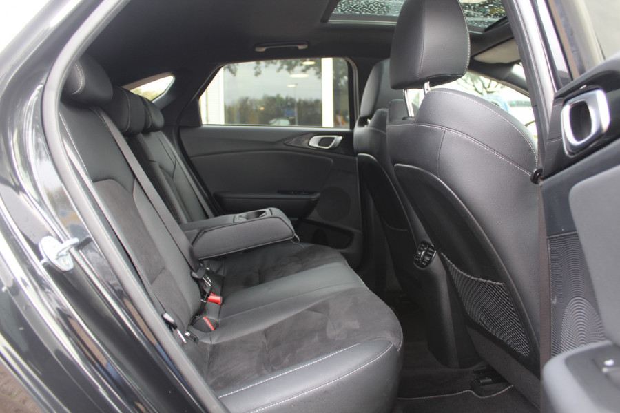 Kia ProCeed 1.4 T-GDI GT-PlusLine / Panoramadak / Camera / Keyless / JBL / 18'' / Apple CarPlay / Stuur+Stoelverwarming / DAB / Dodehoek / ACC