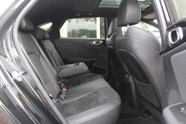 Kia ProCeed 1.4 T-GDI GT-PlusLine / Panoramadak / Camera / Keyless / JBL / 18'' / Apple CarPlay / Stuur+Stoelverwarming / DAB / Dodehoek / ACC