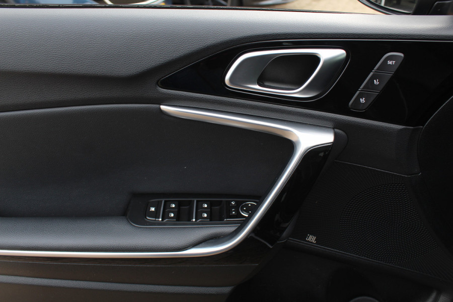 Kia ProCeed 1.4 T-GDI GT-PlusLine / Panoramadak / Camera / Keyless / JBL / 18'' / Apple CarPlay / Stuur+Stoelverwarming / DAB / Dodehoek / ACC