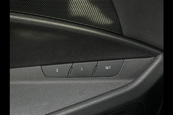 Audi e-tron e-tron 50 quattro Launch edition plus 71 kWh NL-AUTO | LEDER | PANODAK | MEMORY | Audi e-tron e-tron 50 quattro Launch edition plus 71 kWh NL-AUTO | LEDER | PANODAK | MEMORY |