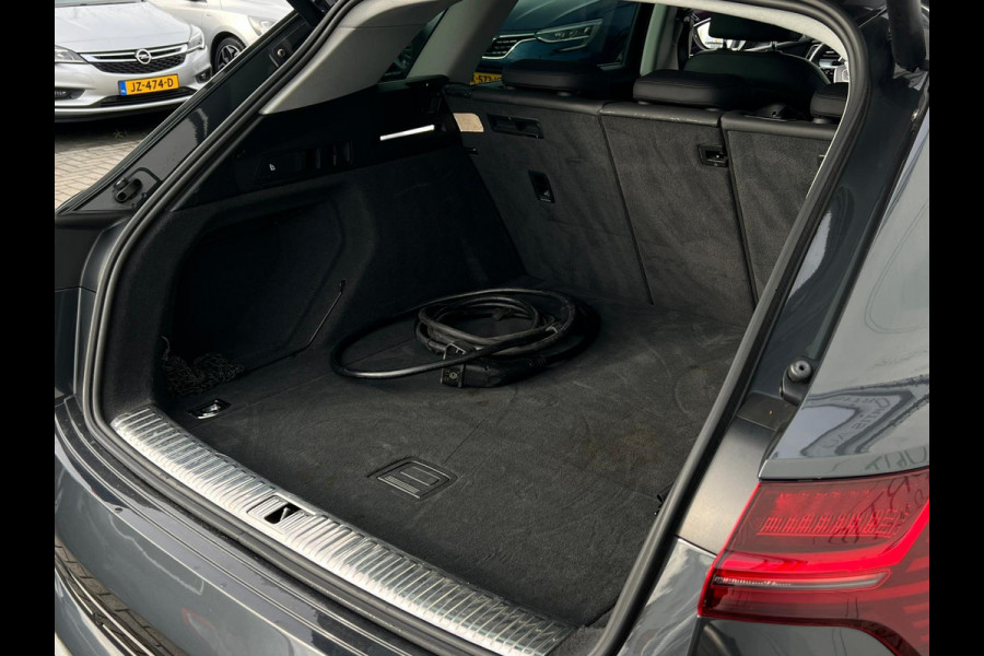 Audi e-tron e-tron 50 quattro Launch edition plus 71 kWh NL-AUTO | LEDER | PANODAK | MEMORY | Audi e-tron e-tron 50 quattro Launch edition plus 71 kWh NL-AUTO | LEDER | PANODAK | MEMORY |