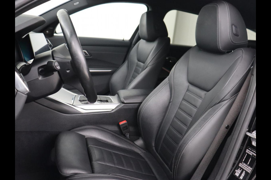 BMW 3-serie 320i High Executive | Sport Line | Leder | Harman/Kardon | Trekhaak | Stoelverwarming | Carplay | Sfeerverlichting | Navigatie | Live Cockpit | Full LED | 18'' | Parkeerhulp BMW 3-serie 320i High Executive | Sport Line | Leder | Harman/Kardon | Trekhaak | Stoelverwarming | Carplay | Sfeerverlichting | Navigatie | Live Cockpit | Full LED | 18'' | Parkeerhulp