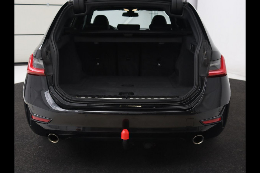 BMW 3-serie 320i High Executive | Sport Line | Leder | Harman/Kardon | Trekhaak | Stoelverwarming | Carplay | Sfeerverlichting | Navigatie | Live Cockpit | Full LED | 18'' | Parkeerhulp BMW 3-serie 320i High Executive | Sport Line | Leder | Harman/Kardon | Trekhaak | Stoelverwarming | Carplay | Sfeerverlichting | Navigatie | Live Cockpit | Full LED | 18'' | Parkeerhulp