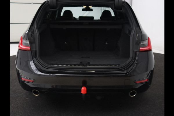 BMW 3-serie 320i High Executive | Sport Line | Leder | Harman/Kardon | Trekhaak | Stoelverwarming | Carplay | Sfeerverlichting | Navigatie | Live Cockpit | Full LED | 18'' | Parkeerhulp BMW 3-serie 320i High Executive | Sport Line | Leder | Harman/Kardon | Trekhaak | Stoelverwarming | Carplay | Sfeerverlichting | Navigatie | Live Cockpit | Full LED | 18'' | Parkeerhulp