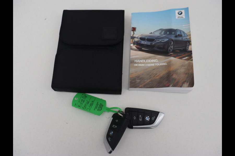 BMW 3-serie 320i High Executive | Sport Line | Leder | Harman/Kardon | Trekhaak | Stoelverwarming | Carplay | Sfeerverlichting | Navigatie | Live Cockpit | Full LED | 18'' | Parkeerhulp BMW 3-serie 320i High Executive | Sport Line | Leder | Harman/Kardon | Trekhaak | Stoelverwarming | Carplay | Sfeerverlichting | Navigatie | Live Cockpit | Full LED | 18'' | Parkeerhulp