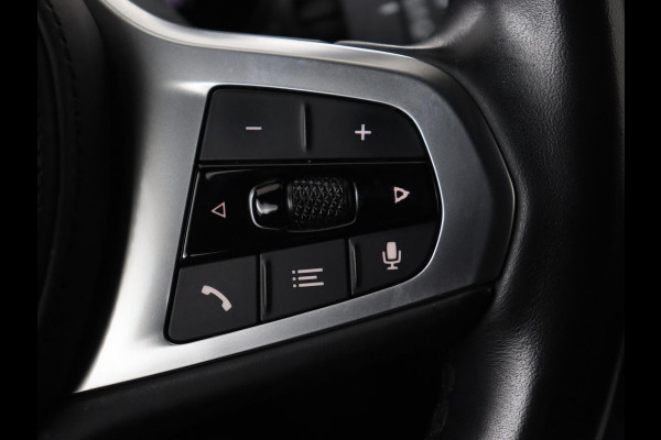 BMW 3-serie 320i High Executive | Sport Line | Leder | Harman/Kardon | Trekhaak | Stoelverwarming | Carplay | Sfeerverlichting | Navigatie | Live Cockpit | Full LED | 18'' | Parkeerhulp BMW 3-serie 320i High Executive | Sport Line | Leder | Harman/Kardon | Trekhaak | Stoelverwarming | Carplay | Sfeerverlichting | Navigatie | Live Cockpit | Full LED | 18'' | Parkeerhulp