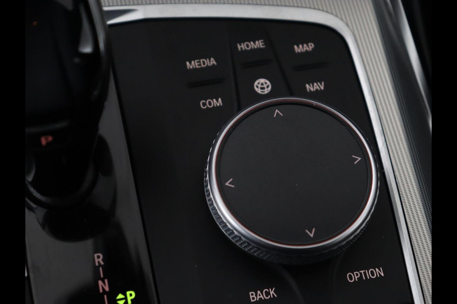 BMW 3-serie 320i High Executive | Sport Line | Leder | Harman/Kardon | Trekhaak | Stoelverwarming | Carplay | Sfeerverlichting | Navigatie | Live Cockpit | Full LED | 18'' | Parkeerhulp BMW 3-serie 320i High Executive | Sport Line | Leder | Harman/Kardon | Trekhaak | Stoelverwarming | Carplay | Sfeerverlichting | Navigatie | Live Cockpit | Full LED | 18'' | Parkeerhulp