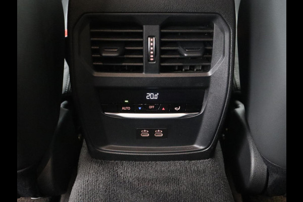 BMW 3-serie 320i High Executive | Sport Line | Leder | Harman/Kardon | Trekhaak | Stoelverwarming | Carplay | Sfeerverlichting | Navigatie | Live Cockpit | Full LED | 18'' | Parkeerhulp BMW 3-serie 320i High Executive | Sport Line | Leder | Harman/Kardon | Trekhaak | Stoelverwarming | Carplay | Sfeerverlichting | Navigatie | Live Cockpit | Full LED | 18'' | Parkeerhulp