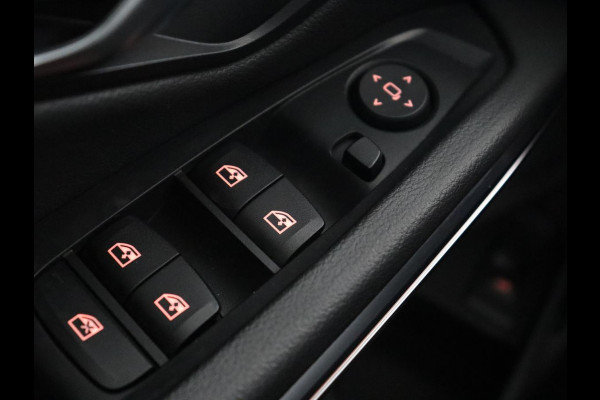 BMW 3-serie 320i High Executive | Sport Line | Leder | Harman/Kardon | Trekhaak | Stoelverwarming | Carplay | Sfeerverlichting | Navigatie | Live Cockpit | Full LED | 18'' | Parkeerhulp BMW 3-serie 320i High Executive | Sport Line | Leder | Harman/Kardon | Trekhaak | Stoelverwarming | Carplay | Sfeerverlichting | Navigatie | Live Cockpit | Full LED | 18'' | Parkeerhulp