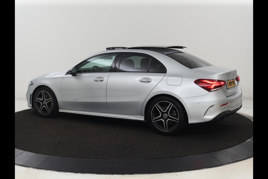 Mercedes-Benz A-Klasse 200 AMG | Panoramadak | Carplay | Memory | Matrix LED | Leder/Alcantara | Keyless | Sfeerverlichting | Camera | Park Assist | Navigatie | Widescreen