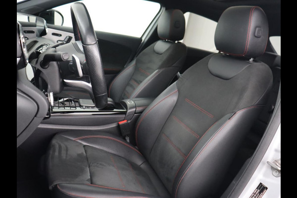 Mercedes-Benz A-Klasse 200 AMG | Panoramadak | Carplay | Memory | Matrix LED | Leder/Alcantara | Keyless | Sfeerverlichting | Camera | Park Assist | Navigatie | Widescreen