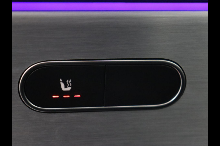 Mercedes-Benz A-Klasse 200 AMG | Panoramadak | Carplay | Memory | Matrix LED | Leder/Alcantara | Keyless | Sfeerverlichting | Camera | Park Assist | Navigatie | Widescreen