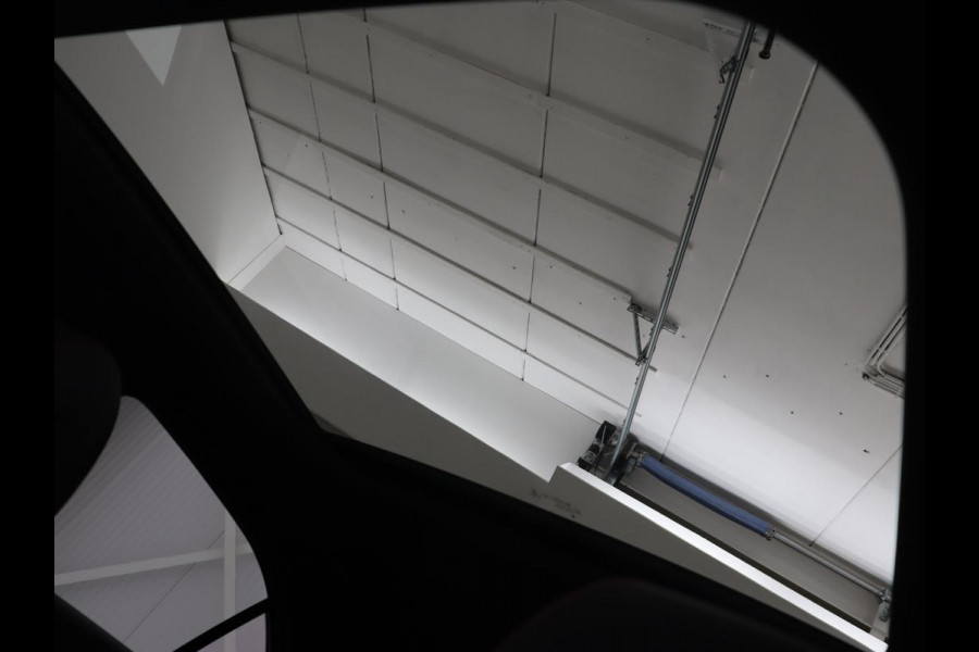 Mercedes-Benz A-Klasse 200 AMG | Panoramadak | Carplay | Memory | Matrix LED | Leder/Alcantara | Keyless | Sfeerverlichting | Camera | Park Assist | Navigatie | Widescreen