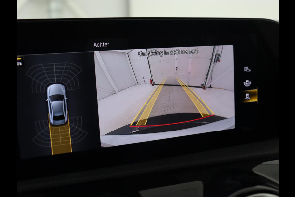 Mercedes-Benz A-Klasse 200 AMG | Panoramadak | Carplay | Memory | Matrix LED | Leder/Alcantara | Keyless | Sfeerverlichting | Camera | Park Assist | Navigatie | Widescreen