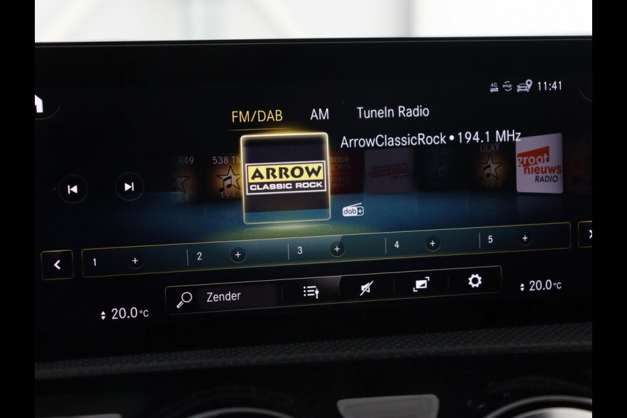 Mercedes-Benz A-Klasse 200 AMG | Panoramadak | Carplay | Memory | Matrix LED | Leder/Alcantara | Keyless | Sfeerverlichting | Camera | Park Assist | Navigatie | Widescreen