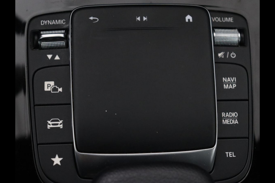 Mercedes-Benz A-Klasse 200 AMG | Panoramadak | Carplay | Memory | Matrix LED | Leder/Alcantara | Keyless | Sfeerverlichting | Camera | Park Assist | Navigatie | Widescreen