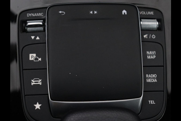 Mercedes-Benz A-Klasse 200 AMG | Panoramadak | Carplay | Memory | Matrix LED | Leder/Alcantara | Keyless | Sfeerverlichting | Camera | Park Assist | Navigatie | Widescreen