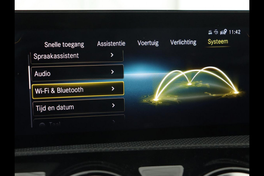 Mercedes-Benz A-Klasse 200 AMG | Panoramadak | Carplay | Memory | Matrix LED | Leder/Alcantara | Keyless | Sfeerverlichting | Camera | Park Assist | Navigatie | Widescreen