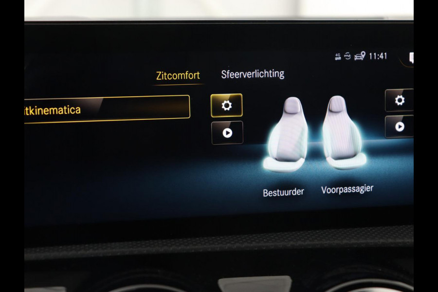 Mercedes-Benz A-Klasse 200 AMG | Panoramadak | Carplay | Memory | Matrix LED | Leder/Alcantara | Keyless | Sfeerverlichting | Camera | Park Assist | Navigatie | Widescreen