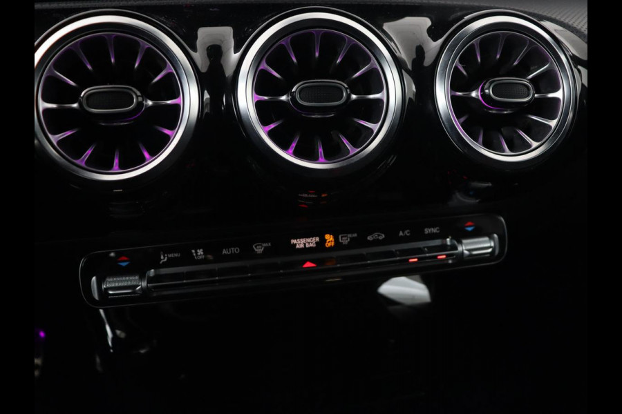 Mercedes-Benz A-Klasse 200 AMG | Panoramadak | Carplay | Memory | Matrix LED | Leder/Alcantara | Keyless | Sfeerverlichting | Camera | Park Assist | Navigatie | Widescreen