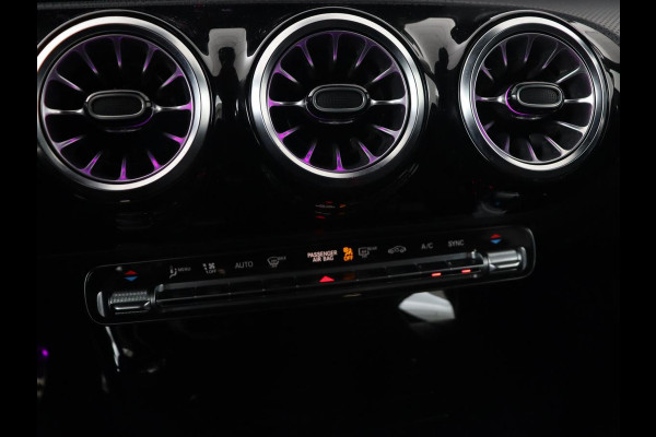 Mercedes-Benz A-Klasse 200 AMG | Panoramadak | Carplay | Memory | Matrix LED | Leder/Alcantara | Keyless | Sfeerverlichting | Camera | Park Assist | Navigatie | Widescreen