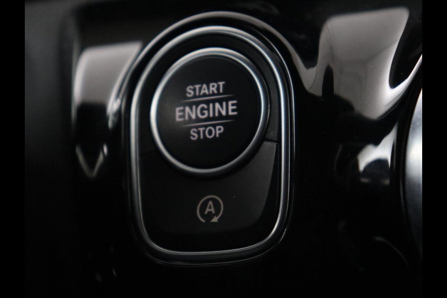 Mercedes-Benz A-Klasse 200 AMG | Panoramadak | Carplay | Memory | Matrix LED | Leder/Alcantara | Keyless | Sfeerverlichting | Camera | Park Assist | Navigatie | Widescreen