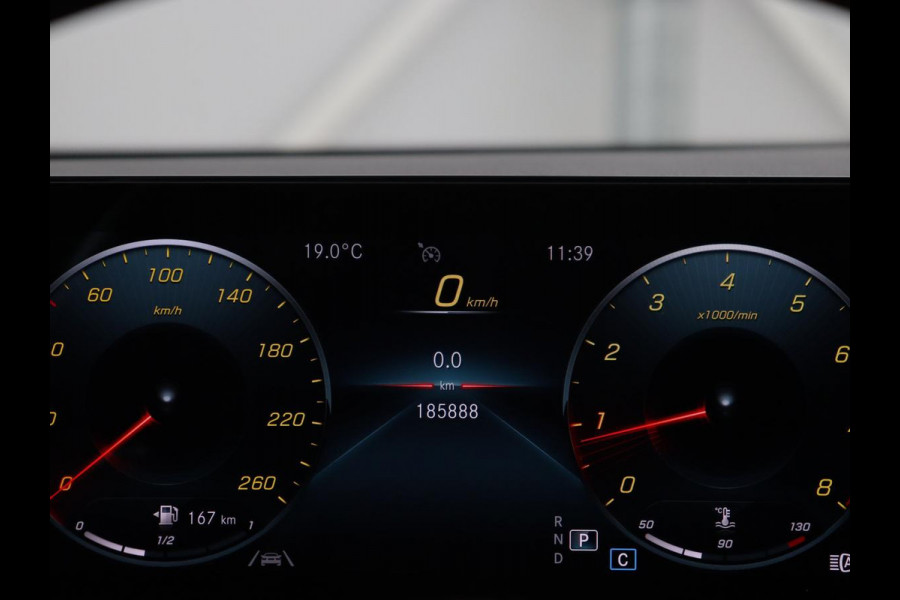 Mercedes-Benz A-Klasse 200 AMG | Panoramadak | Carplay | Memory | Matrix LED | Leder/Alcantara | Keyless | Sfeerverlichting | Camera | Park Assist | Navigatie | Widescreen