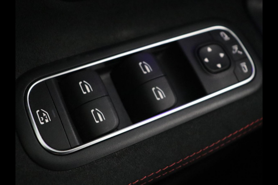 Mercedes-Benz A-Klasse 200 AMG | Panoramadak | Carplay | Memory | Matrix LED | Leder/Alcantara | Keyless | Sfeerverlichting | Camera | Park Assist | Navigatie | Widescreen